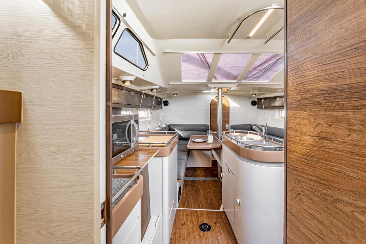 ארסיפה Relaxing Stay On A 38Ft Sail Yacht מראה חיצוני תמונה