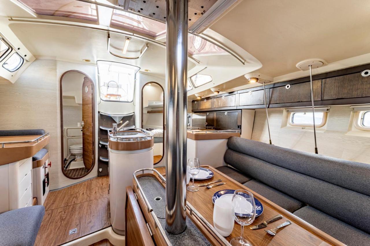 ארסיפה Relaxing Stay On A 38Ft Sail Yacht מראה חיצוני תמונה