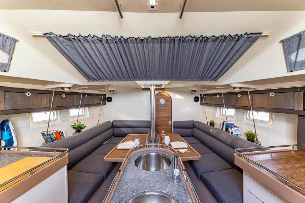 ארסיפה Relaxing Stay On A 38Ft Sail Yacht מראה חיצוני תמונה