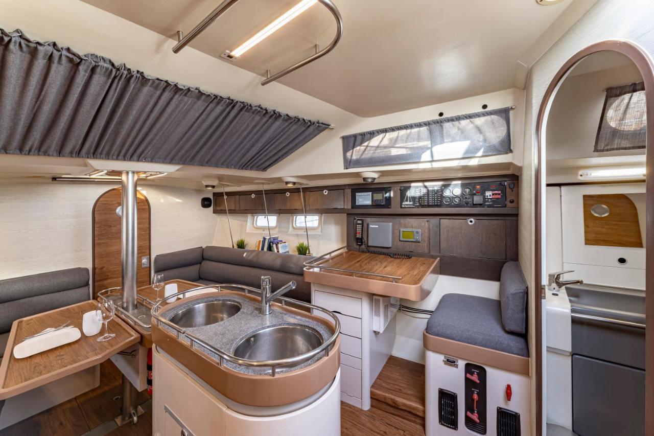 ארסיפה Relaxing Stay On A 38Ft Sail Yacht מראה חיצוני תמונה