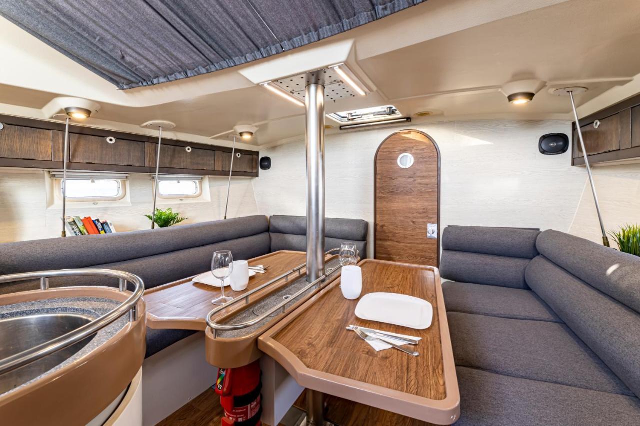 ארסיפה Relaxing Stay On A 38Ft Sail Yacht מראה חיצוני תמונה