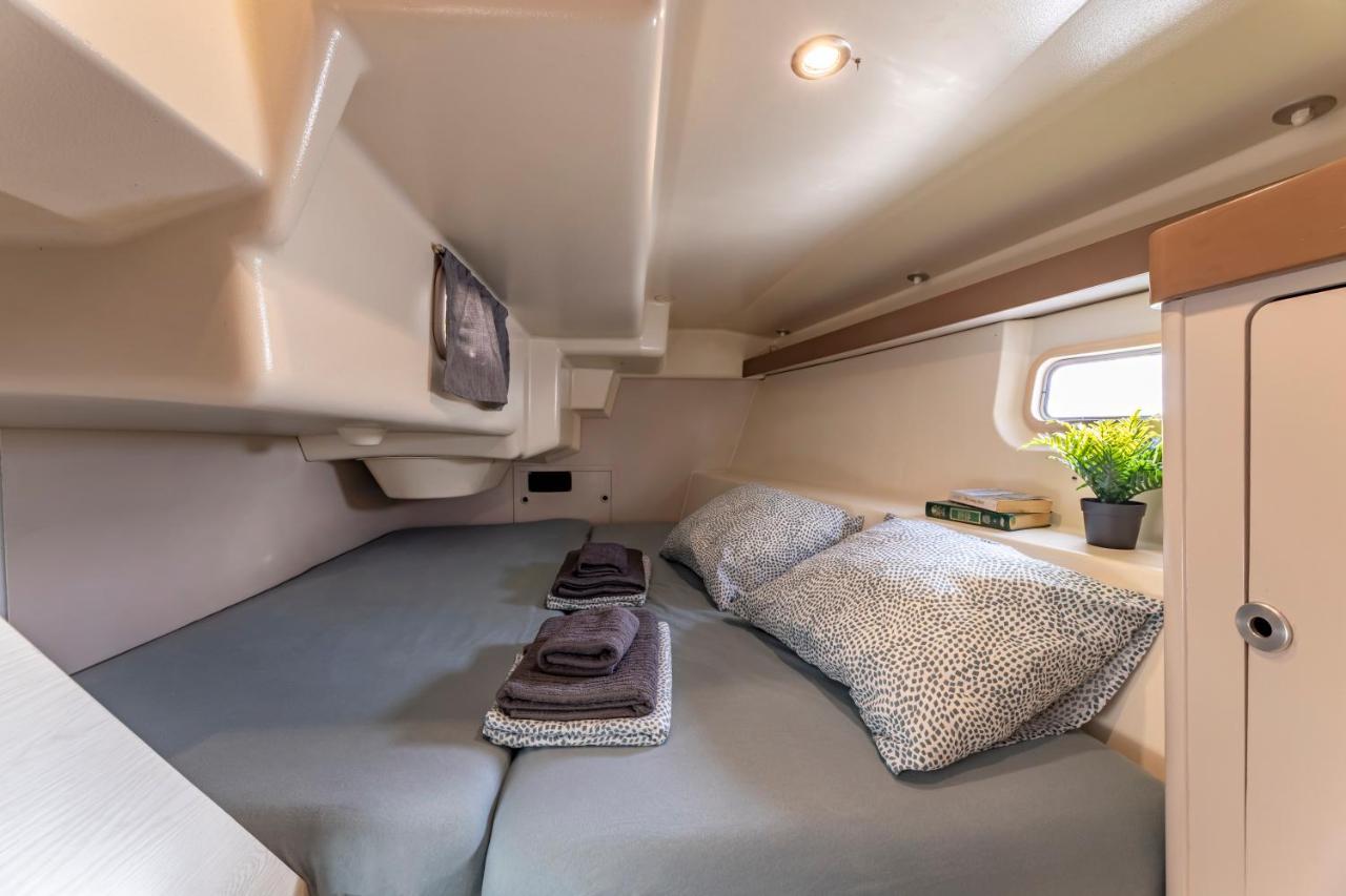 ארסיפה Relaxing Stay On A 38Ft Sail Yacht מראה חיצוני תמונה
